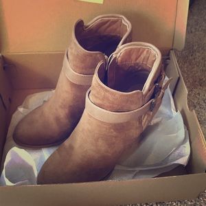 Francesca’s Booties - Camel - Size 8